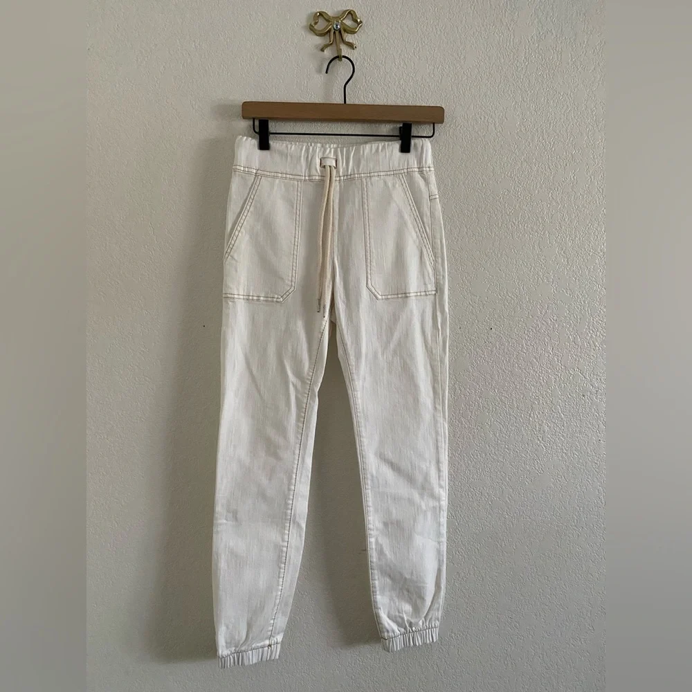 Bevy Flog Women's Size 24 White Cotton Denim Tapered Leg Utility Pocket Jogger